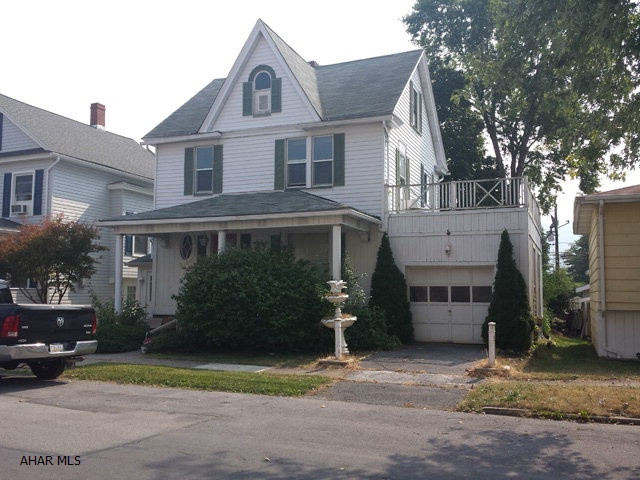 2 1/2 story, 2 bedroom home with 1 car attached garage. Jacuzzi tub in bathroom. 2nd floor laundry. ** Subject to release of IRS liens. **