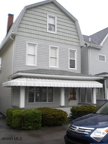 Great starter home.  Large LR & DR.  Nice deck.