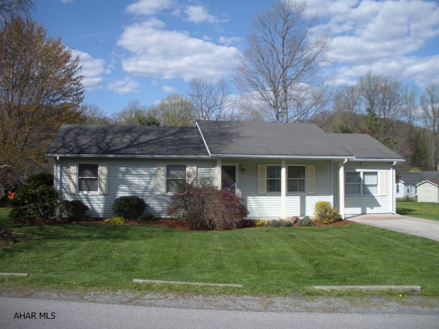 If you are looking for 1 story living here it is! 3 BR home on nice lot, freshly painted interior, new carpet, family room w/ fireplace, eat in kitchen, front load washer & dryer, all kitchen appliances included.  This is move in ready.  Large rear patio, large shed.  Vinyl exterior, off street parking. 1 year home warranty.