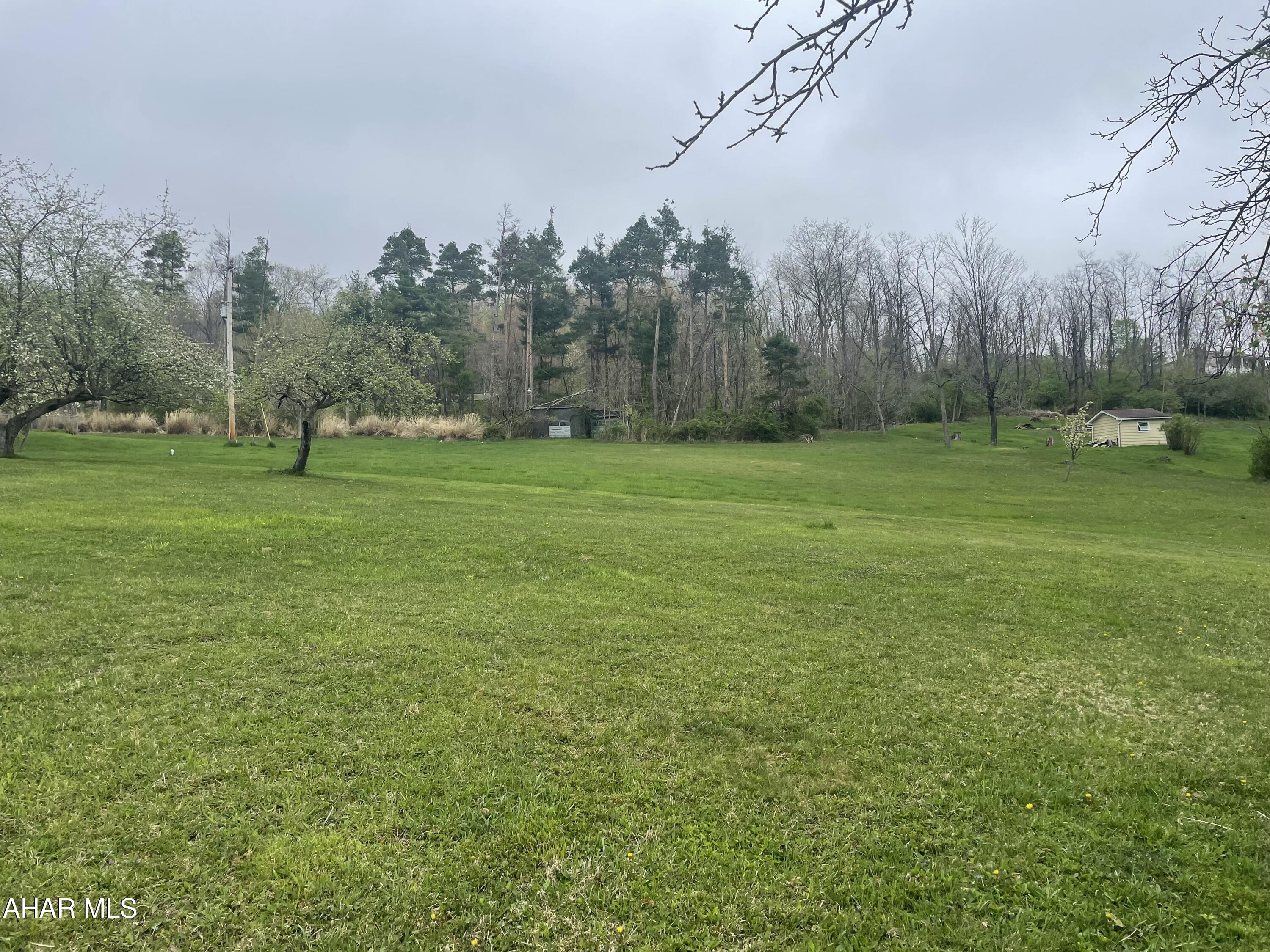 Maple Hollow - Land
