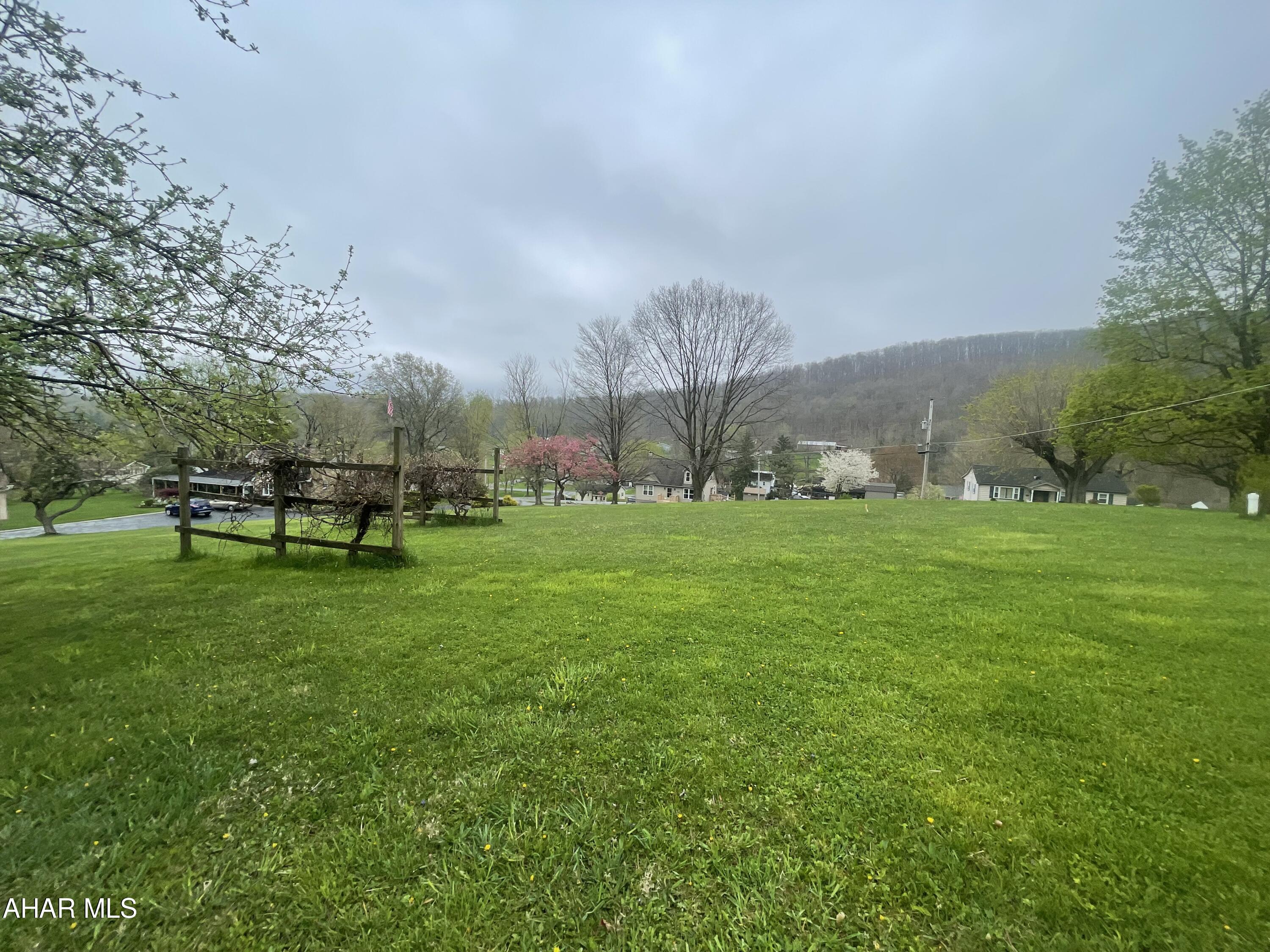 Maple Hollow - Land
