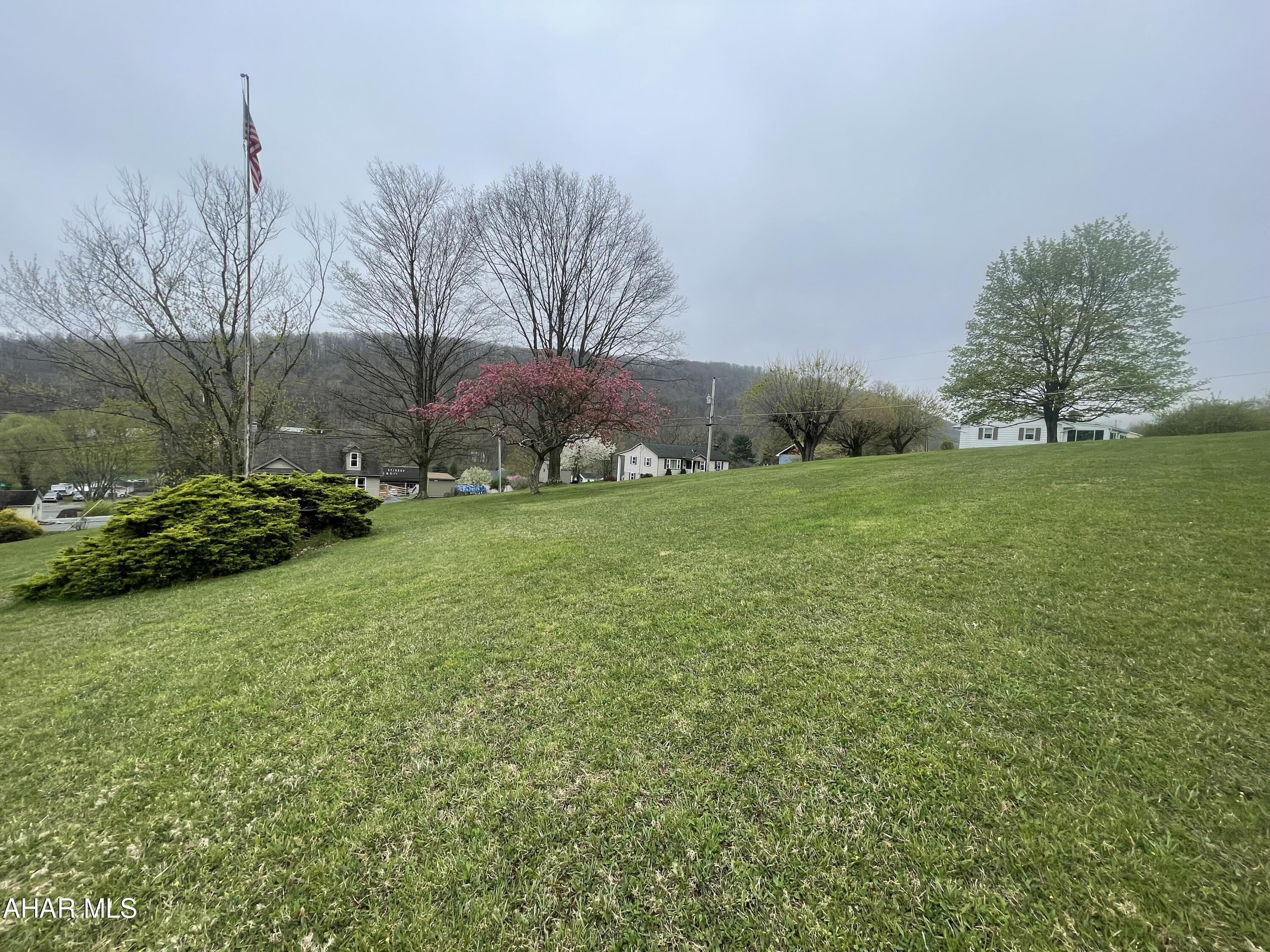 Maple Hollow - Land