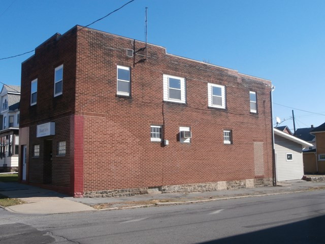 Remodeled three unit with first floor storefront (was formerly beauty salon) and two second floor apartments. All units have been remodeled and appear in good condition. Owner chose not to rent units and are ready to go. Storage area at rear of building. Off street parking. Quality units.