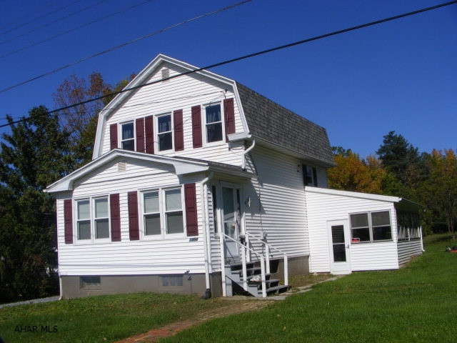 Nice two bedroom home, new carpet, new roof, large lot. Quiet neighborhood.