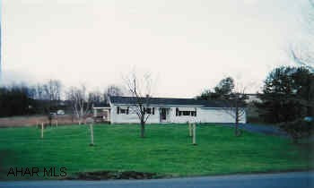 Nice 3BR Ranch on 1.113 acres. Peaceful setting, easy commute to town and shopping.