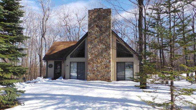 Great house for vacations or to live in year round, located on the 8th hole tee at Blue Knob Golf Course. New Kitchen in 2013, 2 pellet stoves. Includes most of the funiture and all the appliances. Lot size 113 x 125 x 96 x 115.