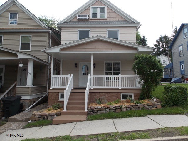 Completely remodeled-Beautiful kitchen, hardwood floors.  Must see! Just move in!
