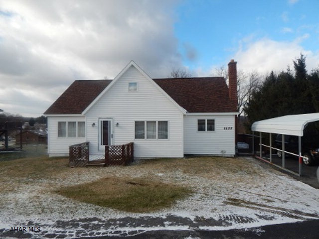 Central Cambria 3+ BR's, spacious, bright Cape Cod. Huge lot in Mylo Park area. Lots of parking.