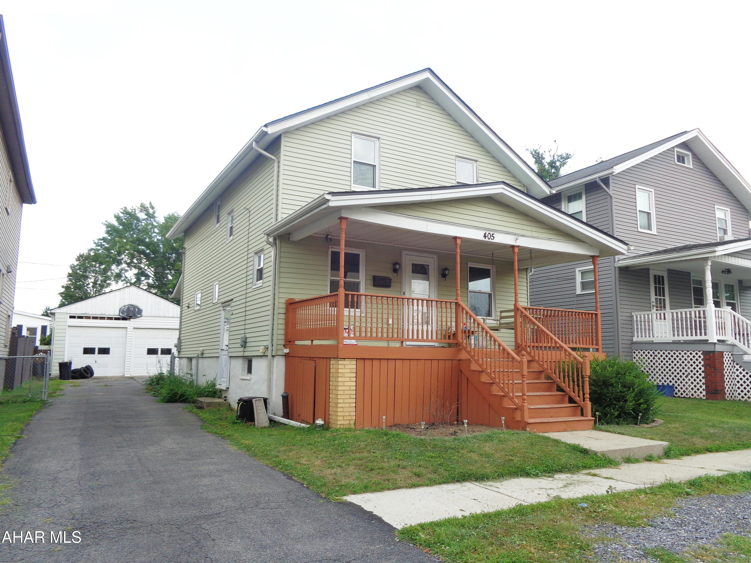 Loaded with comfort & beauty is this Garden Heights gem that sits  on a quiet dead end street.   2 car garage and a fenced in backyard.   A 1st floor bonus room can be used as a 4th bedroom or an office.  All appliances included and a large formal dining room.