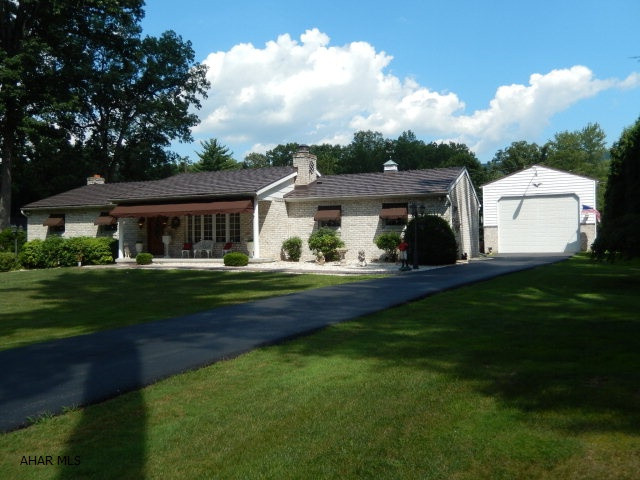 Beautiful Bellemeade ranch home with great curb appeal.  Life time metal shake roof installed, all brick, central air, new kitchen with time and all stainless steel appliance stay. Sun room overlooks a 15x30 oval in ground pool with walk-in steps and buddy seat. Spacious 2 car attached garage and 2 car detached RV/car garage.  All of this on a large 150x190 lot!