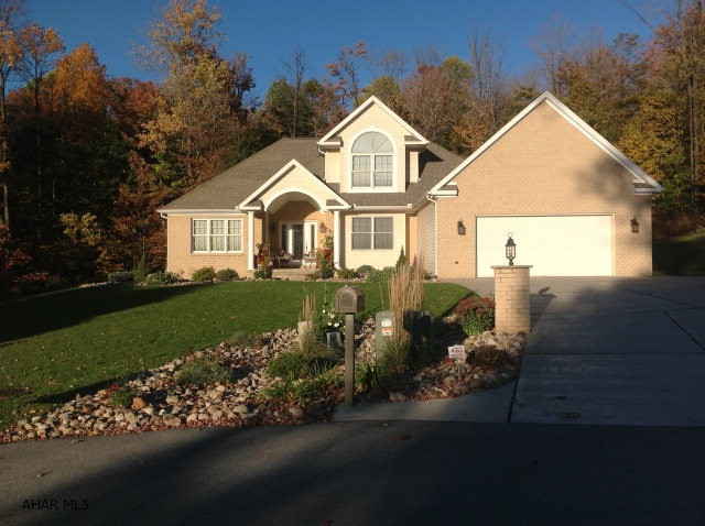 Beautifully landscaped 3 bedroom home located on a quiet cul-de-sac. Private lot with 1.58 acres. Open floor plan, master bedroom includes jacuzzi bath. Attached 2 car 24x24 garage. Blown in insulation