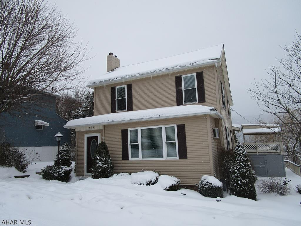 GREAT house!  Don't just drive by --- this is a MUST SEE inside home.  Great open concept feeling the moment you enter!  From the front door you'll walk right into the OPEN living room which is spacious enough, but then it flows right into the dining room; which has tray ceiling and a quaint built in corner cupboard.  It doesn't stop there....the dining room then flows into the nicely updated kitchen; which is bright and updated.   The dining room also flows into the very inviting family room which offers Cathedral ceiling and fireplace, and doors that lead to deck - to enjoy the FREE view of the Valley.  The deck is very large and the back yard also offers a large shed and spacious Greenhouse:)   This home sits on almost 1/2 acre of ground yet still in the City.  Taxes are CRAZY low!