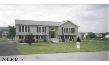 Just like new, spacious 3 bedroom, 2.5 bath bi-level on a well manicured lot. Just like new, spacious 3 bedroom, 2.5 bath bi-level on a well manicured lot.