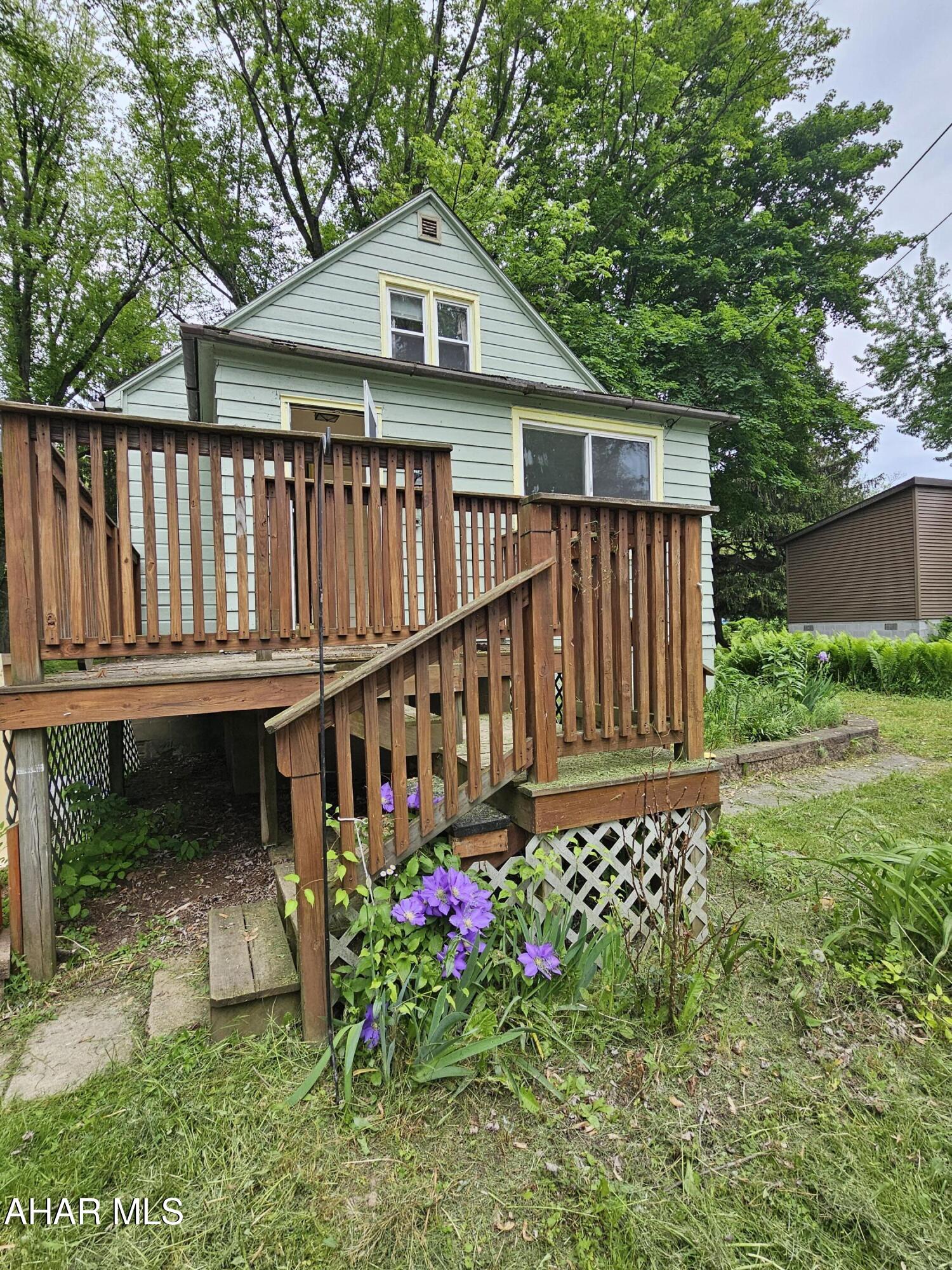 Calling all investors and DIY enthusiasts! This 2-bedroom, 1-bath home with a bonus room is bursting with opportunity. Located in the heart of East Freedom, this property needs some TLC but offers an opportunity to build your vision. Whether you're looking for your next flip, rental property, or a place to call home while you renovate, this house checks all the boxes.
Inside, you'll find a functional layout, including a versatile bonus room that could easily become a home office, third bedroom, or hobby space. The home sits on a manageable lot with space for outdoor living and future landscaping projects.
Bring your toolbox and imagination—this is your chance to transform a diamond in the rough into a polished gem. Property being sold in its current condition.