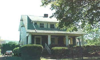Super location! This nice 3 bedroom home is situated on a huge, level 135x120 lot in Hileman Heights. Needs some interior updating. Cute breakfast nook in kitchen. Formal dining room with built-in china closet. Super location! This nice 3 bedroom home is situated on a huge, level 135x120 lot in Hileman Heights. Needs some interior updating. Cute breakfast nook in kitchen. Formal dining room with built-in china closet.