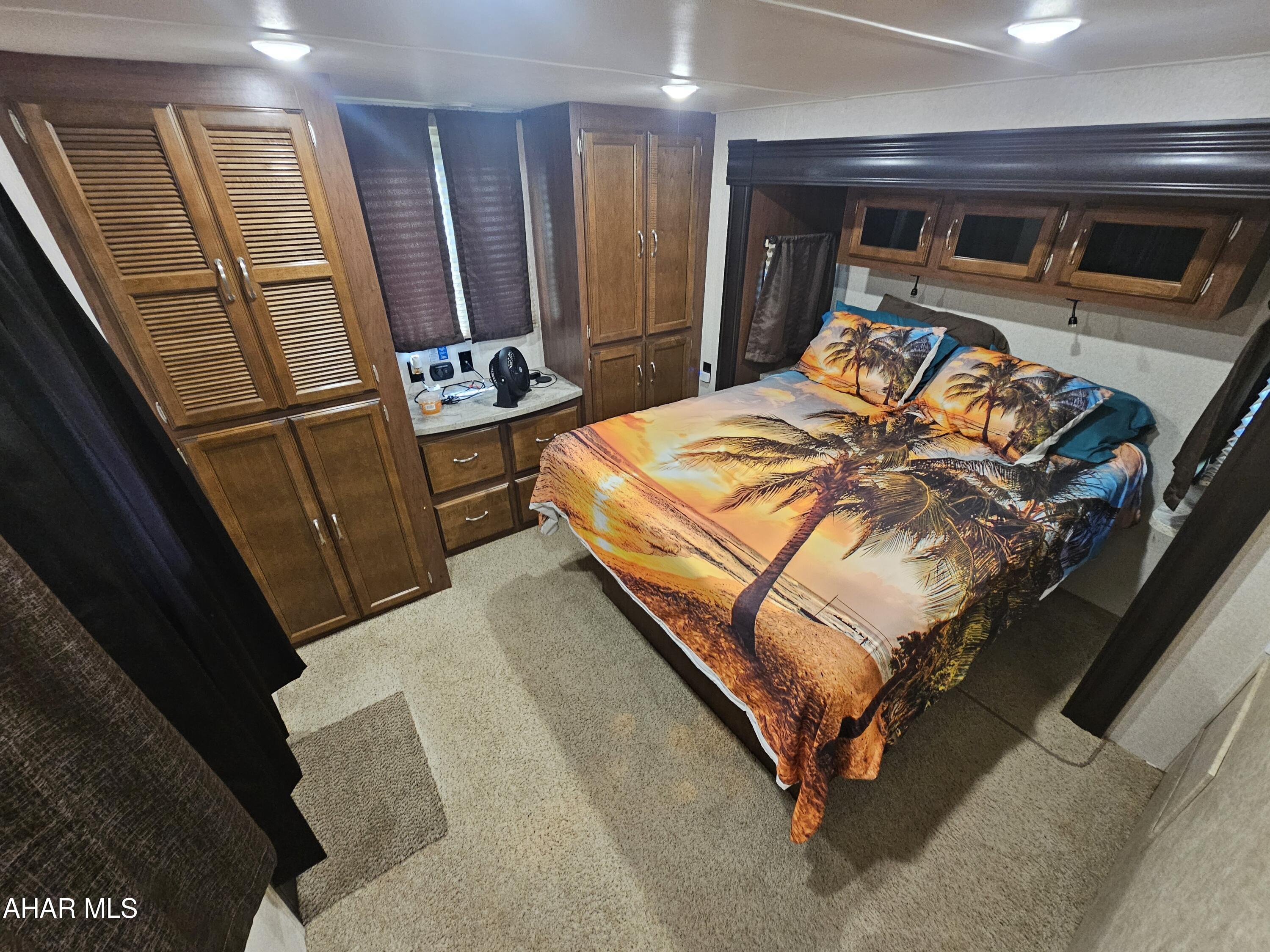 Glendale Yearound - Residential