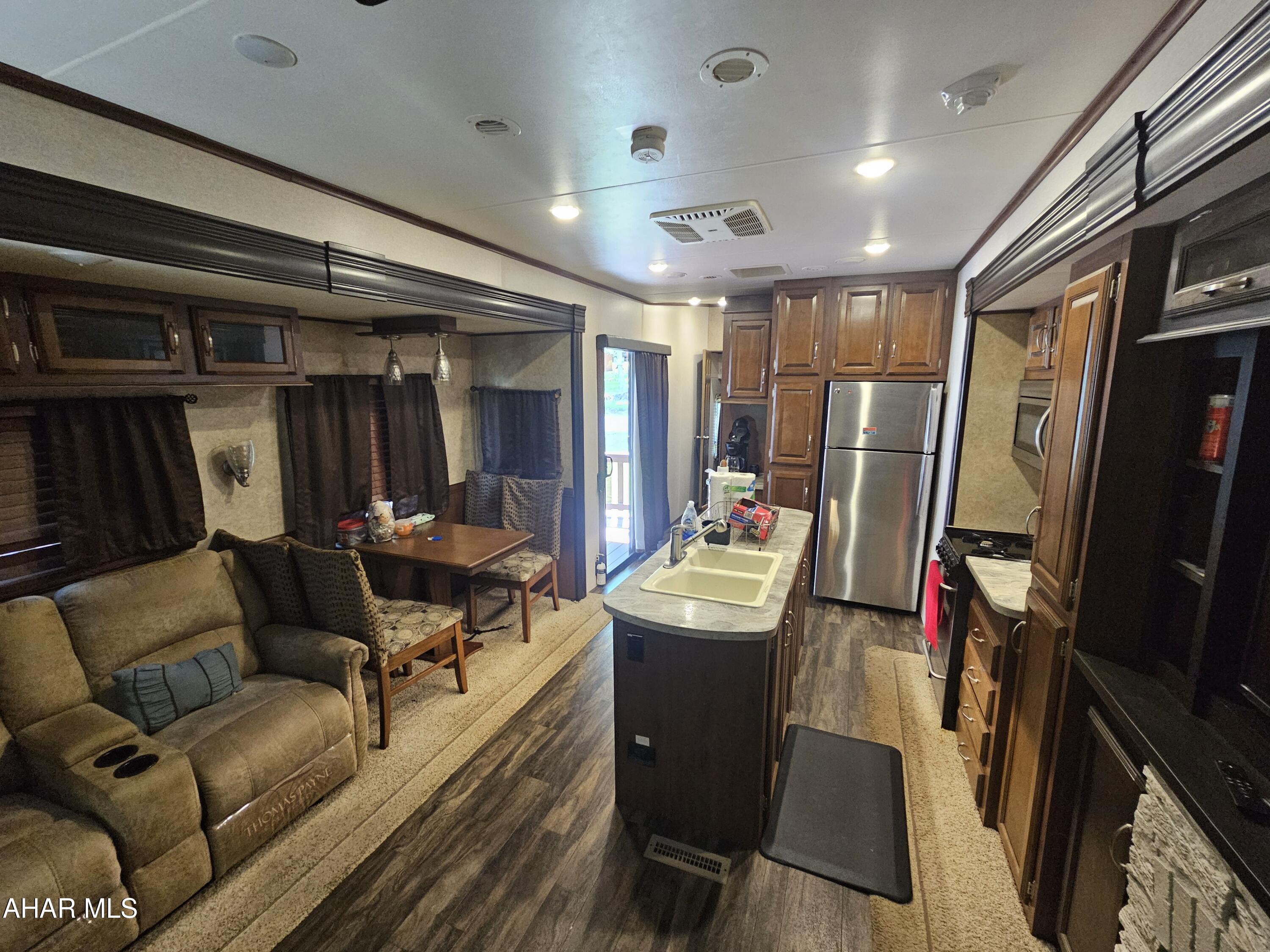 Glendale Yearound - Residential
