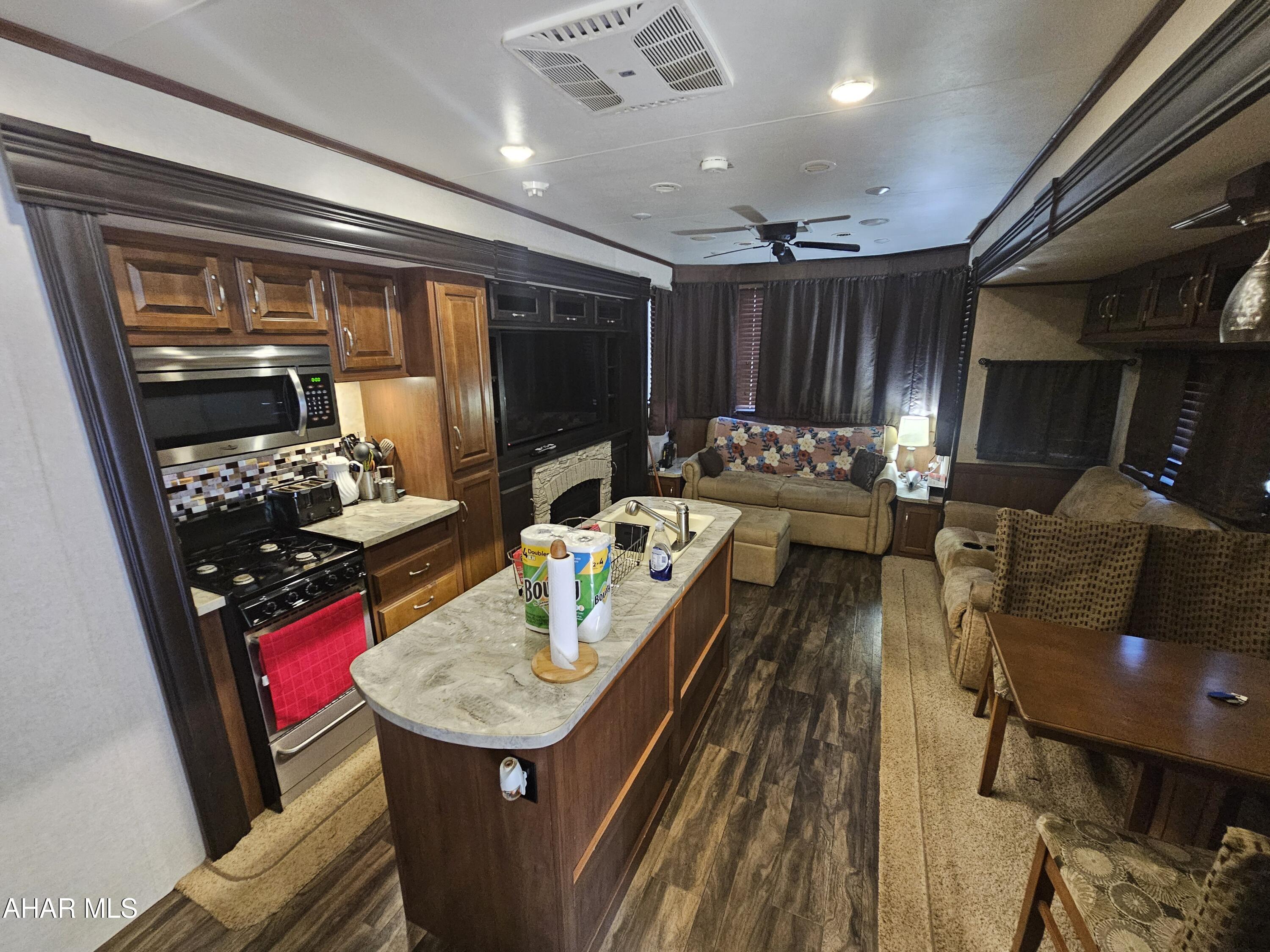 Glendale Yearound - Residential