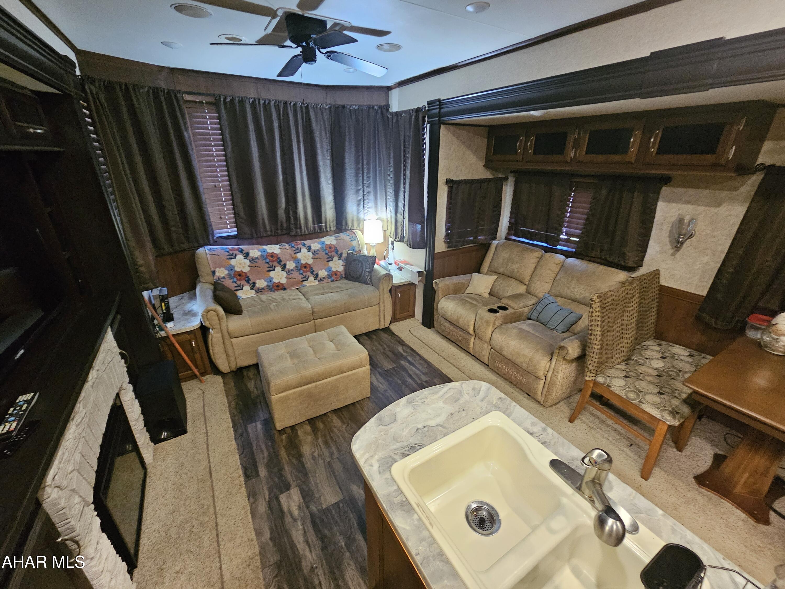 Glendale Yearound - Residential