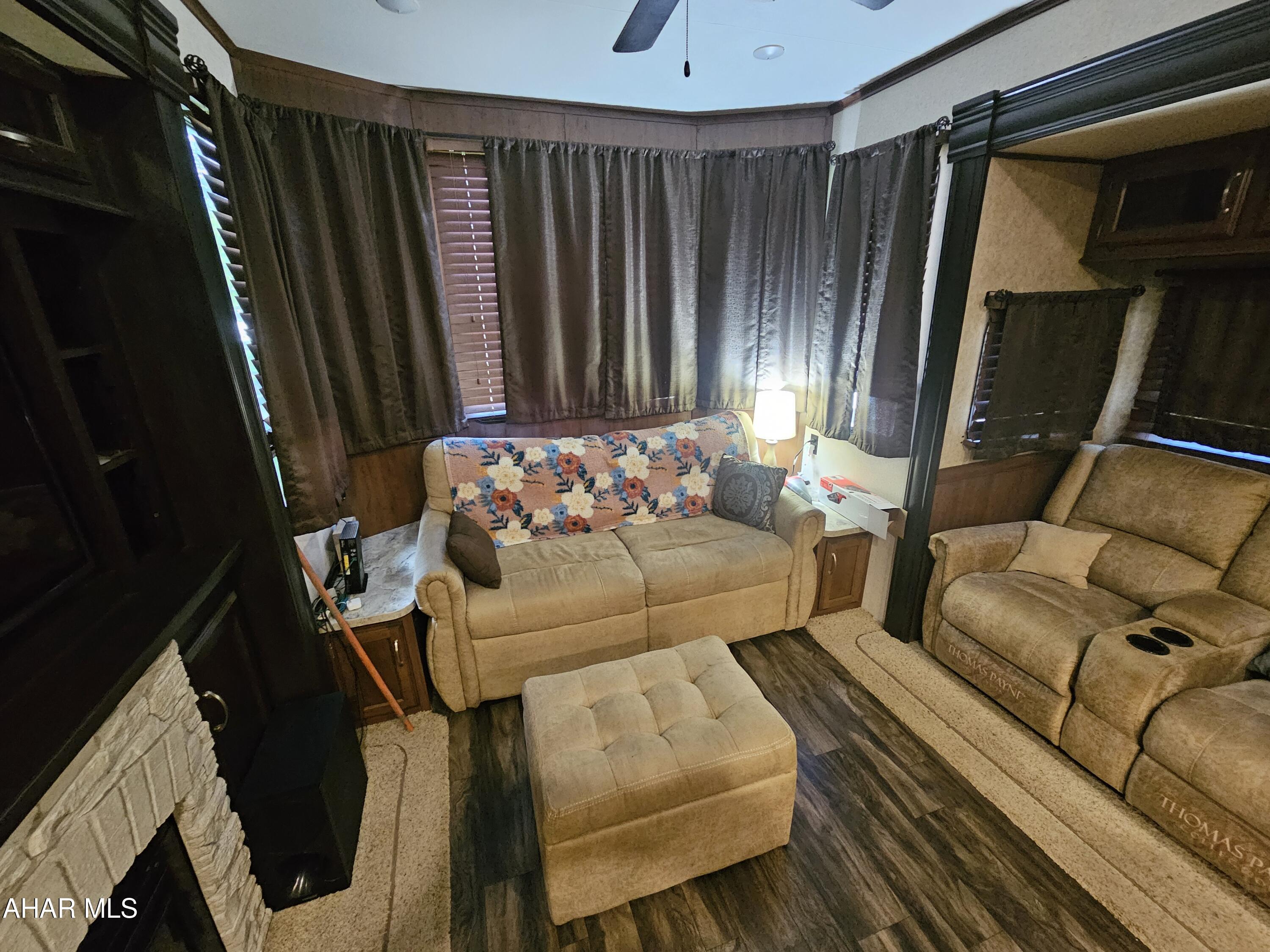 Glendale Yearound - Residential