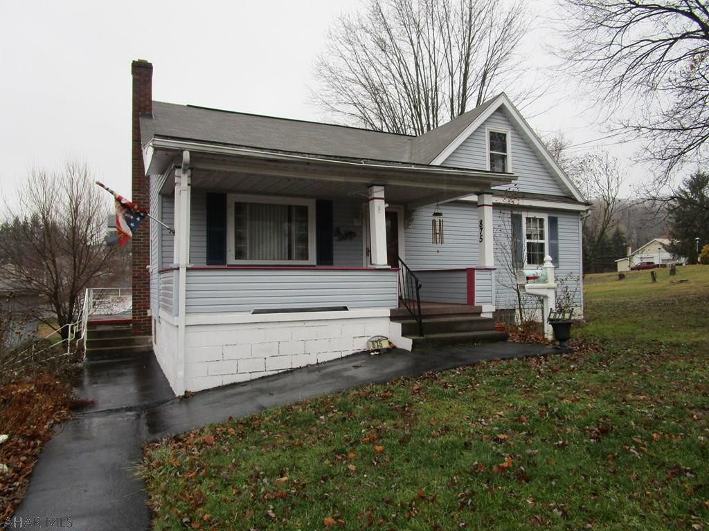 Nice residential area near Broad Avenue Extension.  House has newer vinyl windows, vinyl siding and one year old roof.  Large screened porch off kitchen area for those warm spring and summer evenings. One car garage in basement area.  Detached double garage is extra deep to accommodate four to five cars and has a furnace and electric service.   Separate building for storage or play house.   Driveway/parking area for multiple vehicles.