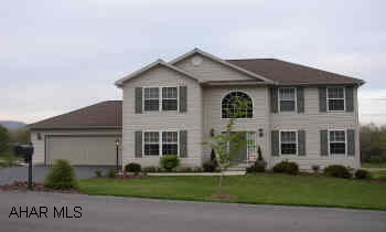 PARKVIEW ESTATES. PRIDE OF OWNERSHIP ABOUNDS! THIS BEAUTIFUL 4BR FEATURES EXTRAS LIKE NEW HARDWOOD FLOORING, NEWER UPGRADED LIGHTING FIXTURES, PROFESSIONAL GRADE INTERIOR PAINTING THROUGHOUT & TASTEFUL LANDSCAPING. THIS OWNER HAS VASTLY IMPROVED THIS BEAUTIFUL HOME FOR THE NEXT OWNER!
