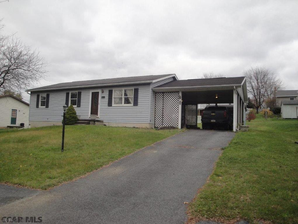 Ranch house in need of TLC. Needed new roof. needed upgrades. HOA $85/annually. Nice area.
