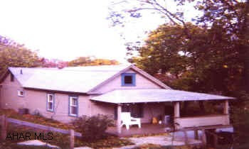 NICE PROPERTY. SOME NEW WINDOWS. FAMILY ROOM ON LOWER LEVEL. PRIVATE BACK YARD.