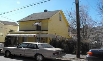 Sweet house in good condition, fenced yard, & detached garage.  Commode in basement. Sweet house in good condition , fenced yard, & detached garage.  Commode in basement.