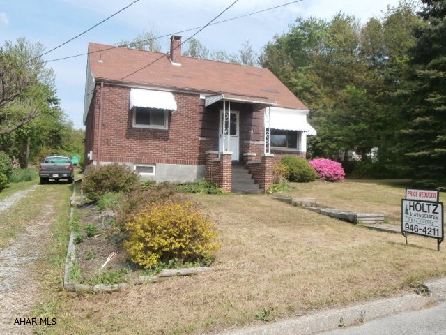 Very nice brick one story home being sold to settle estate. Interior is in good condition with plaster walls and carpet and hardwood floors. Good home for the $$. Move in ready.
