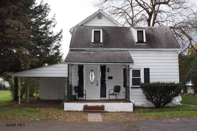 Cute and Cozy.  This property offers a Cozy Atmosphere, quiet at the  end of the street, sit and listen to the water flow, has a large yard for play or entertainment.