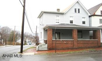 2 UNIT SIDE BY SIDE.  FRONT UNIT HAS 4 BEDROOMS.  REAR UNIT HAS 2 BEDROOMS.  GOOD RENTAL HISTORY.  ALL SEPARATE UTILITIES.  GREAT INVESTMENT PROPERTY.  CONVENIENT LOCATION. 2 UNIT SIDE BY SIDE.  FRONT UNIT HAS 4 BEDROOMS.  REAR UNIT HAS 2 BEDROOMS.  GOOD RENTAL HISTORY.  ALL SEPARATE UTILITIES.  COPIES OF LEASES AVAIABLE GREAT INVESTMENT PROPERTY.  CONVENIENT LOCATION.