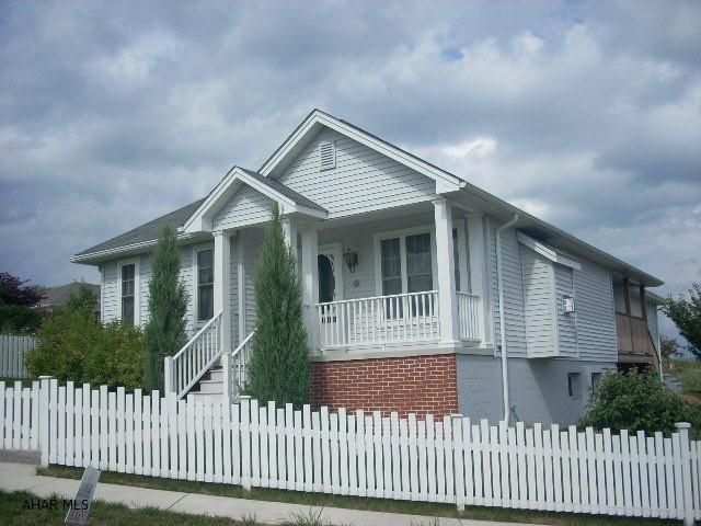 Terrific Ranch home! Pretty fireplace in Living Room. Master bedroom has large walk in closet and private bath. 1st floor laundry, well designed kitchen and skylight.
