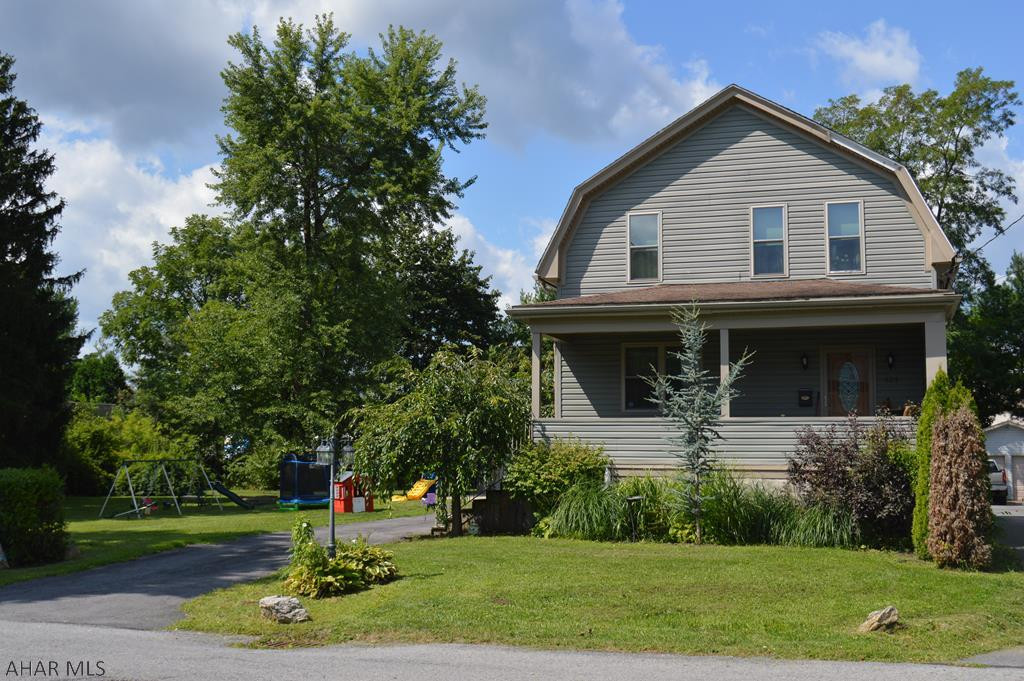 Beautiful home with an openconcept floor plan. 3 bedroom, 1.5 bath, first floor laundry. Perfect location in Altoona close to everything you would need. Gorgeoushardwood floors throughout. The kitchen bar is made of stacked stone and the glass backsplash in the kitchen enhances the look of the cherry cabinets. The home sits on a large flat lot with an oversized 2 car garage and spacious yard.