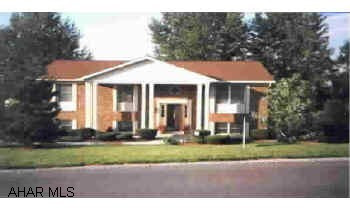 Immaculate 3 bedroom Bi-level with flordia room plus family room. Immaculate 3 bedroom Bi-level with flordia room plus family room. Electrical system - breaker