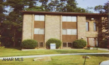 SPACIOUS 2 BEDROOM CONDO. NO MORE WORRIES WITH OUTSIDE MAINTENANCE. CONVENIENTLY LOCATED. NO PETS.