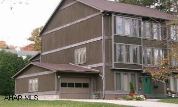 2 BR, 2 1/2 BATHS, EXTRA FAM RM & OFFICE, DETACHED 1 CAR GARAGE-LOTS OF STORAGE. BEAUTIFUL 3 STORY TOWNHOUSE OFF RUSKIN DRIVE, VERY PRIVATE, CENTRAL AIR, GREAT STORAGE CAPACITY THROUGHOUT HOME-CALL L/AGENT WALLY X122.
