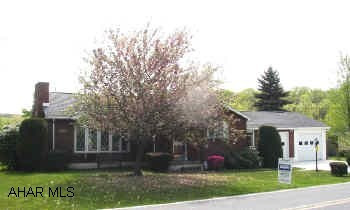 HOLBG ALL BRICK RANCH ON GREAT LOT. HOLBG ONE OF A KIND ALL BRICK RANCH.  HARDWOOD FLOORS, LIVING ROOM W/GAS FP, MBR SUITE, FINISHED LOWER LEVEL IS GREAT FOR RELAXING W/ A POT BELLIE FIREPLACE.