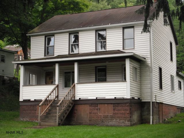 House needs carpet throughout & heat returns need fin.  New plumbing, new elec., newer furnace - 2 addit. lots included in sale - good opportunity!  Better hurry!  Investor opportunity.  Motivated Seller.