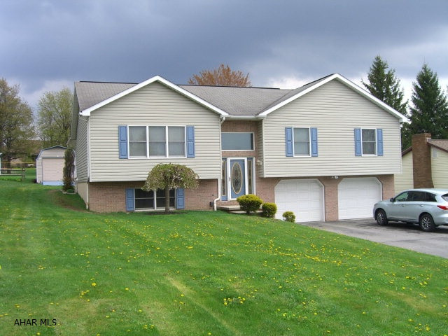 This very well maintained 3 bedroom 3 bath split entry home is situated in the desirable Summit Estates.  Enjoy your summers on the large covered back deck or the open patio.