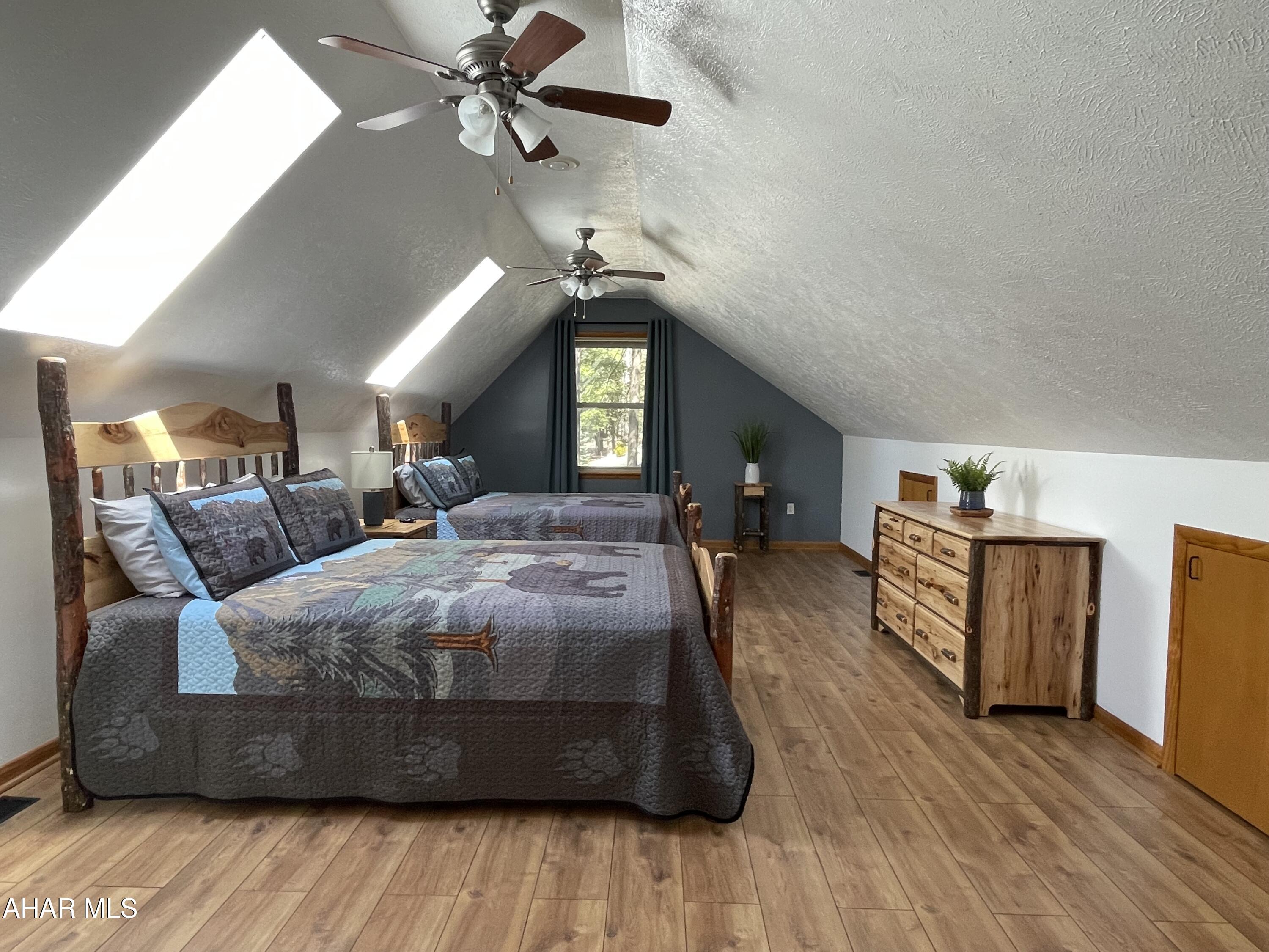 Glendale Yearound - Residential