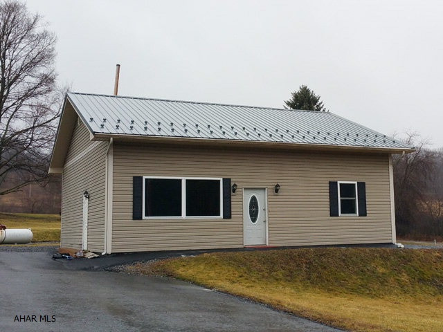 Very well maintained 2 bedroom rancher on the outskirts of town. Modern kitchen with good cabinet space. 1 1/2 baths. Vaulted ceiling.