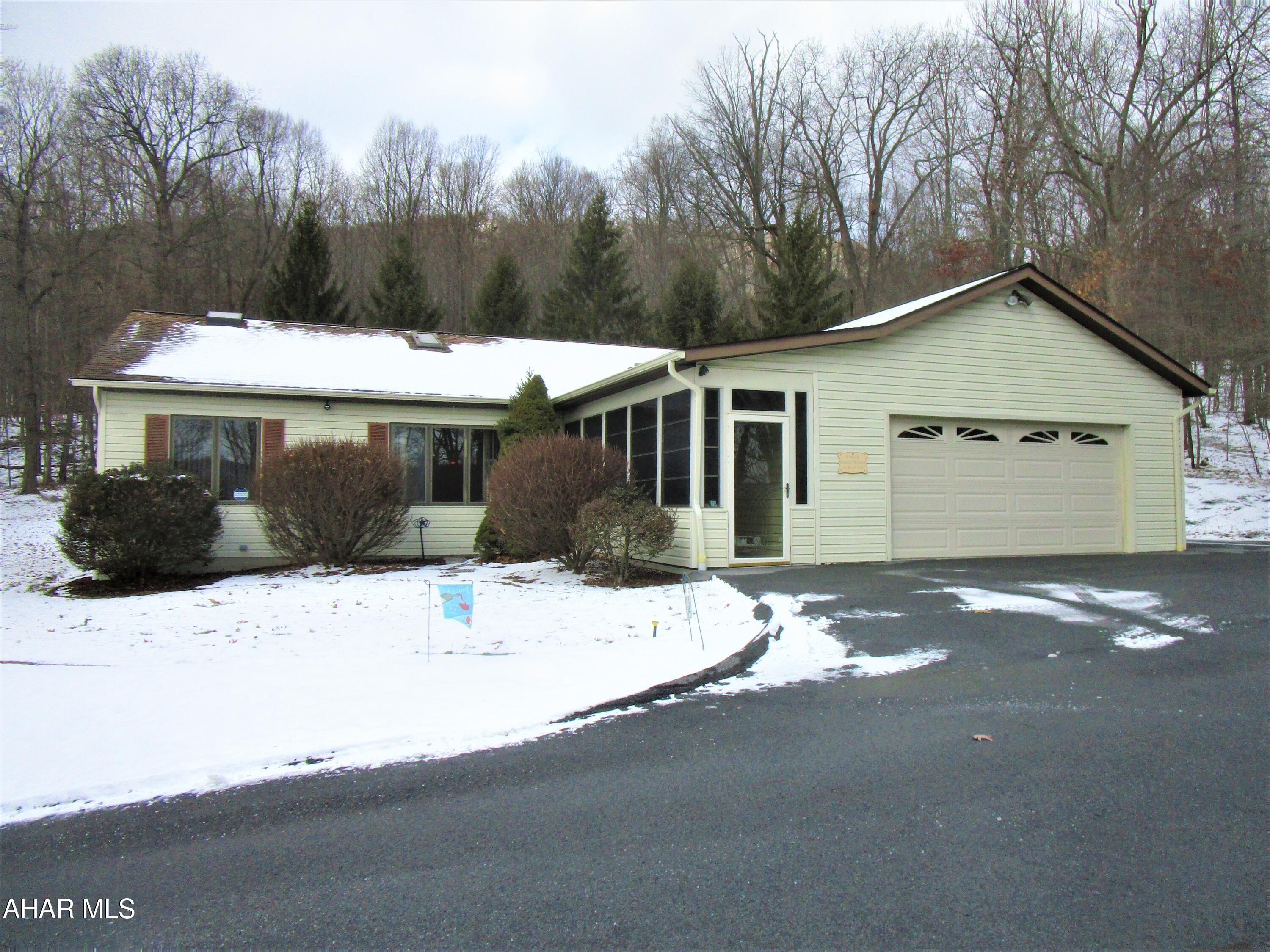 Hilltop, semi-private, wooded setting 5.5+-miles from Bedford.  A spacious, 1-level, open-concept,  home w/ lovely encl. porch  off great rm. + encl. ft. porch/entry.  Custom master bath shower, dbl.-bowl vanity; 2 master walk-in closets.  Great room cath. ceiling.  Kitchen island, granite countertops,.. Elect. radiant floor heat in baths + basebd.  Main-lev. laundry. .Central vac; skylights; full unfinished basement. Paved drive. 1-31-2023: A new heat pump/central air unit is being installed by Waltower($15,K); geothermal syst. does NOT work.