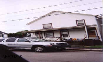 duplex with 1st and 2nd floor apts.   great location buy with 1003 and 1023/25 as a package for a reduced price