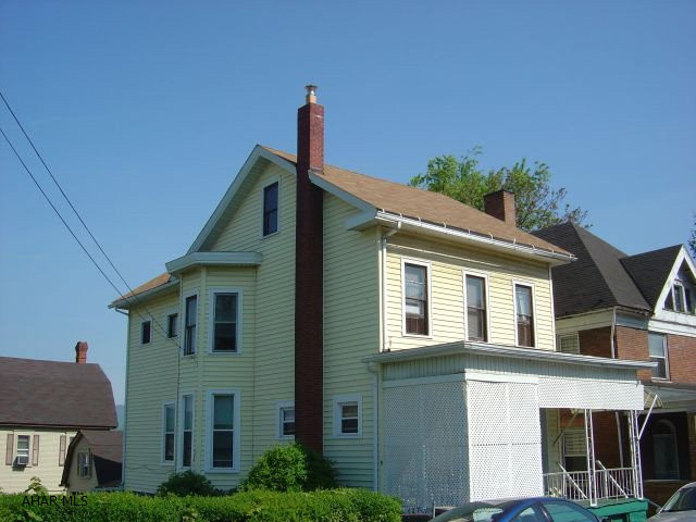 2 units, 2 bedrooms, 1 bath, LR, DR. New windows, and furnace. Excellent condition, maintance free, vinyl, newer roof. Seperate water and electric. Great rented history.