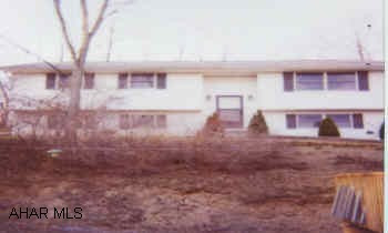 NEWER SPLIT ENTRY WITH GREAT VIEW & DEAD-END STREET. LGE MBR W/ 3/4 BATH. LGE KITCHEN. MUST SEE! PRICED TO SELL!