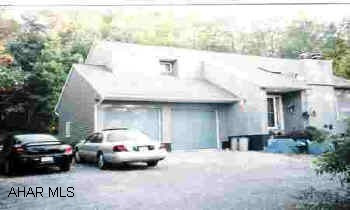 Great house with country setting- breakfast nook & skylilghts.