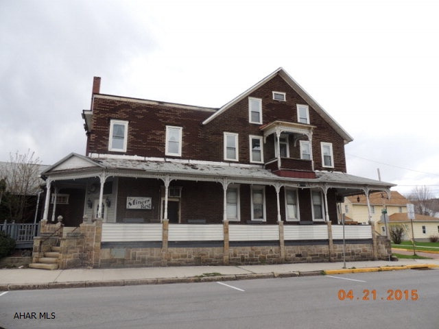This lot has a building on it that has fire damage. Can be torn down to build your own business or use as a parking lot for an existing adjacent lot.