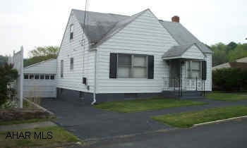 Oil burner recently serviced (12/04). Back-up, coal-fired, hot water boiler full functional. Two bonus rooms (2nd floor and basement) were used as bedrooms. Well-kept 1 1/2 story in Williamsburg. 3 bedrooms with full bath on main floor. 3/4 bath in finished basement. Large, flat yard.