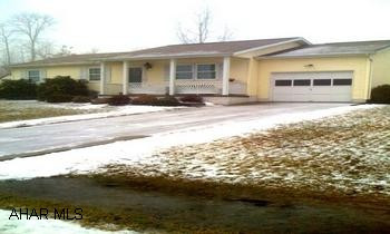 SINGLE STORY MAINTENANCE FREE HOME ON LOVELY LOT IN QUIET NEIGHBORHOOD. A DOWN SIZERS DREAM. SINGLE STORY VINYL SIDED HOME ON LOVELY LOT IN QUIET NEIGHBORHHOD. BEAUTIFUL DECK OFF KITCHEN.